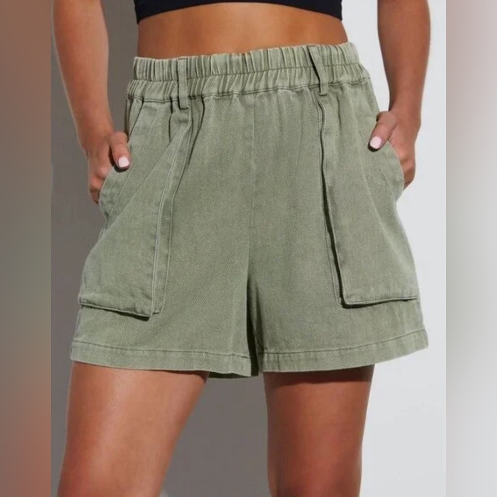 NWT VICI EXTRA LARGE GREEN COTTON STETCH WAIST POCKETED SHORTS W16”